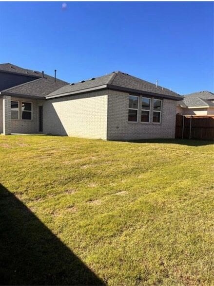 Building Photo - 900 Portina Dr