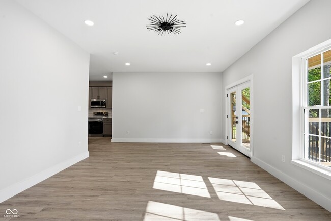 Building Photo - 4623 Rookwood Ave