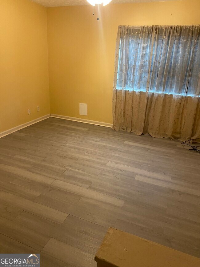 Building Photo - 8574 Creekwood Way