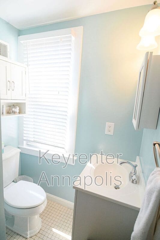 Building Photo - 4 Morris St