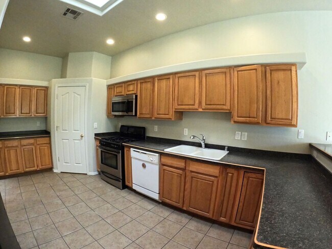 Building Photo - 2210 Dakota Dr