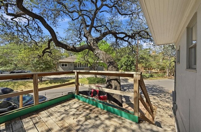 Building Photo - 1403 Windsor Rd