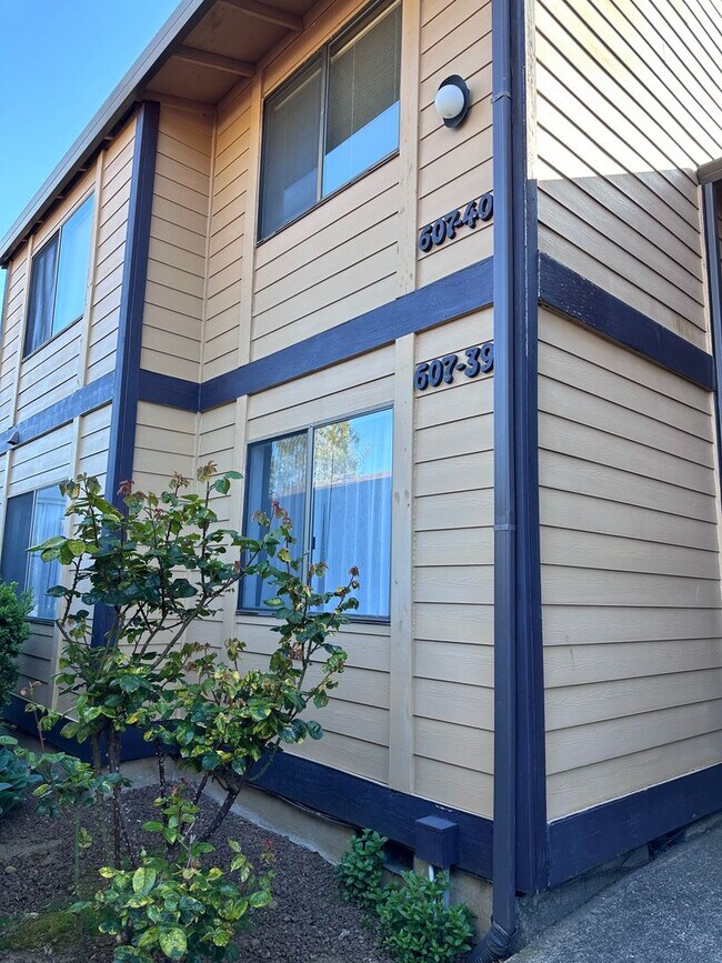 Primary Photo - Cozy 2 bdrm 2 bath Condo in Vancouver, WA