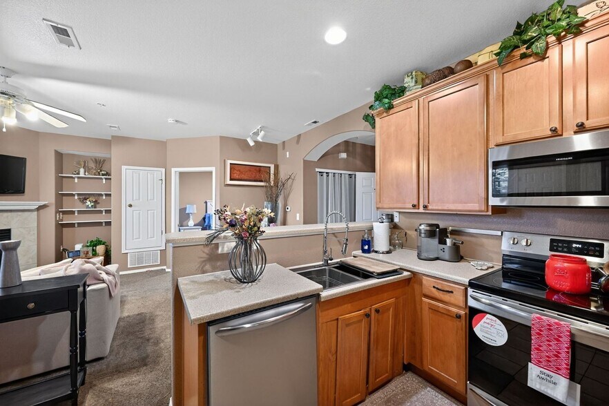 Building Photo - 16386 E Fremont Ave