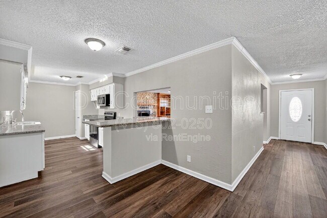 Building Photo - 936 N Las Vegas Trail