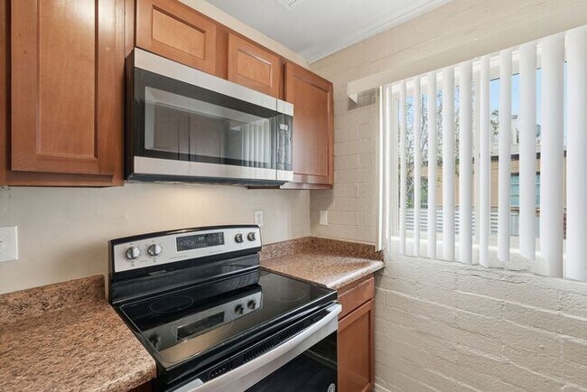 Building Photo - 2520 E Cameron Vista