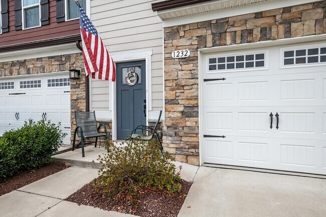 Building Photo - 1232 Savannah Ave