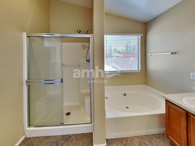 Building Photo - 4661 S Paseo Rio Bravo