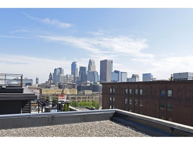 Building Photo - 700 N Washington Ave