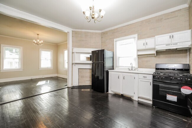 Building Photo - Charming Charleston Living ~ 3 bedroom / 2...