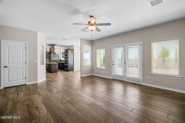 Building Photo - 7877 Enchanted View Dr
