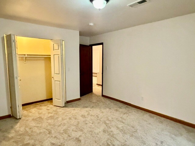 Building Photo - 1112 Meadow Oaks Dr