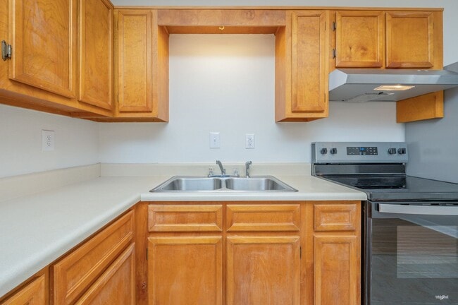 Building Photo - Cozy Duplex in the Heart of Niceville!