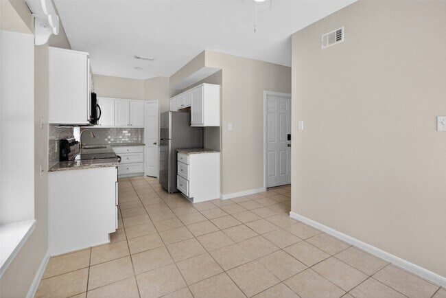 Building Photo - 5515 Strack Rd