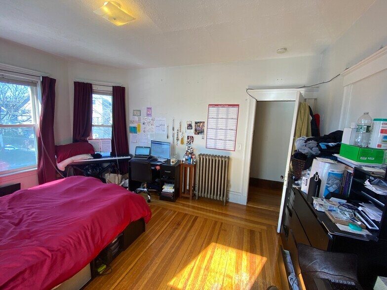 Building Photo - 224 Holland St