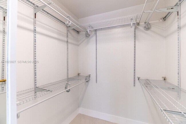 Building Photo - 3425 SW 69th Ave