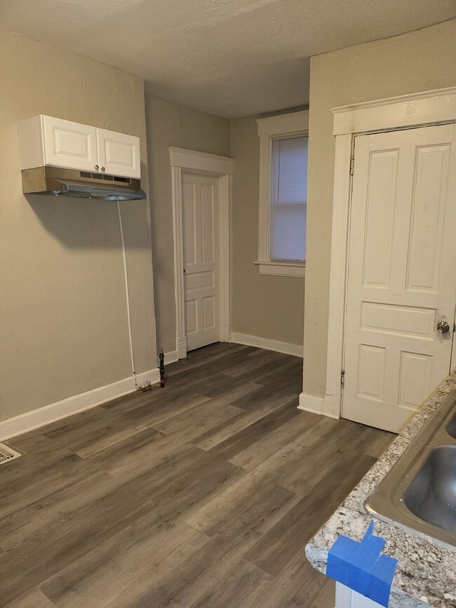 Building Photo - 3666 Glenway Ave