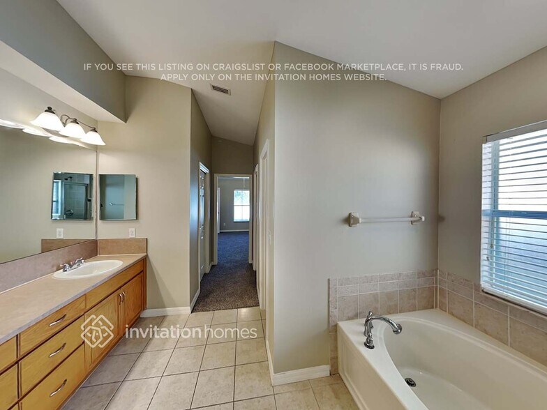 Building Photo - 1106 Barclay Wood Dr