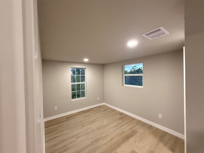 Building Photo - 5238 Pease St