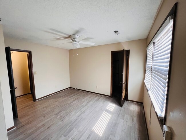 Building Photo - Longfellow