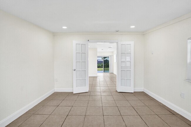 Building Photo - 4BR Corner Home (4th from FL Room) | No HOA | Large Fenced Yard | Move-In Ready