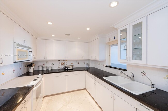 Building Photo - 151 Crandon Blvd