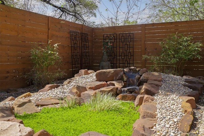 Building Photo - 4420 Mt Vernon Dr