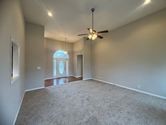 Building Photo - Gorgeous Single Family Home in Clarksville