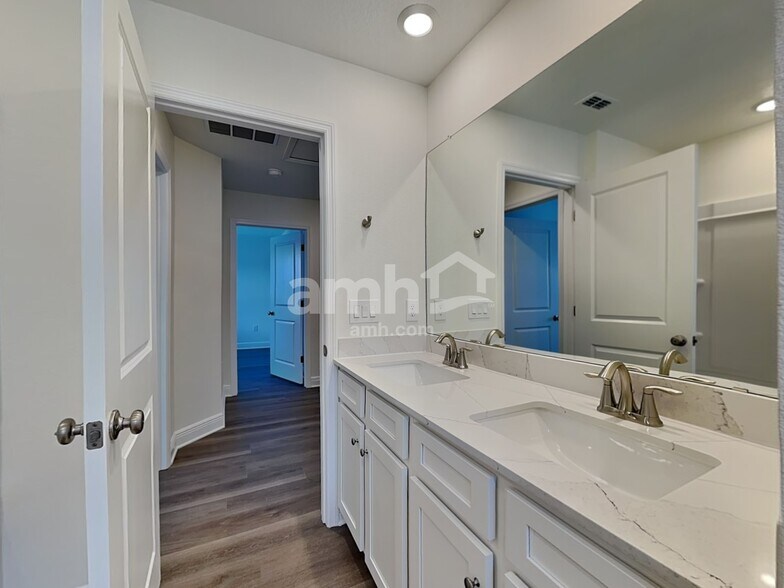 Building Photo - 5945 Sycamore Pl St