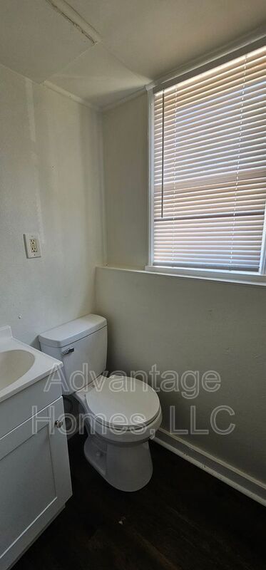 Building Photo - 1015 N Scott Ave