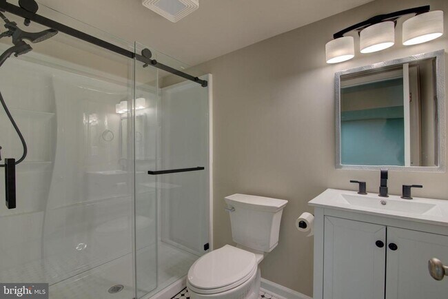 Building Photo - 106 North St NE