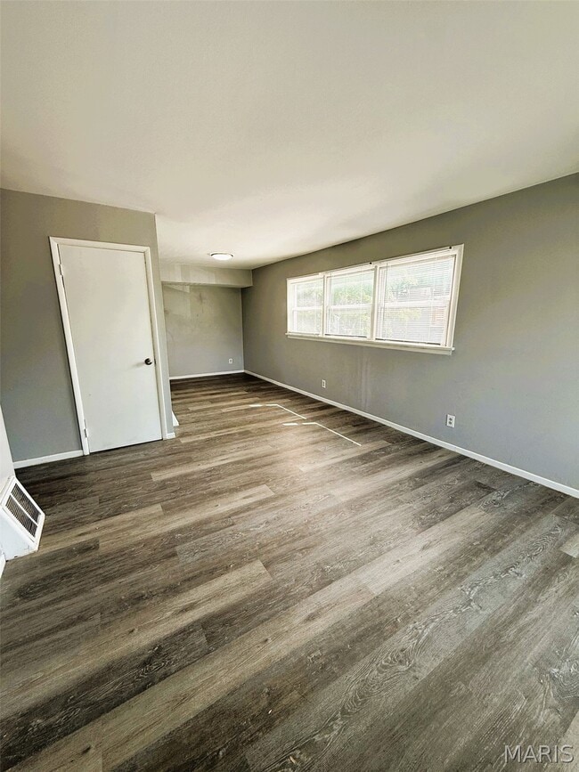 Building Photo - 323 Shepley Dr