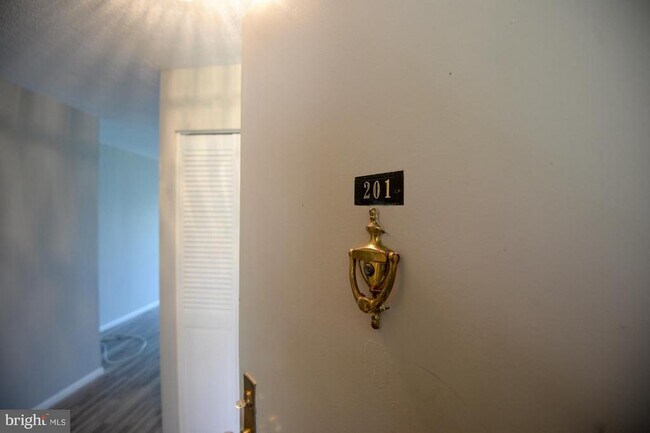 Building Photo - 9735 Kings Crown Ct