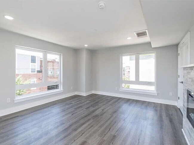 Building Photo - 2532 Amber St