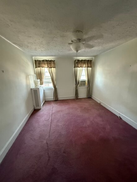 Building Photo - 5637 Wyndale Ave