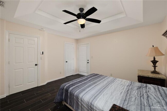 Building Photo - 682 Alto Bonito St
