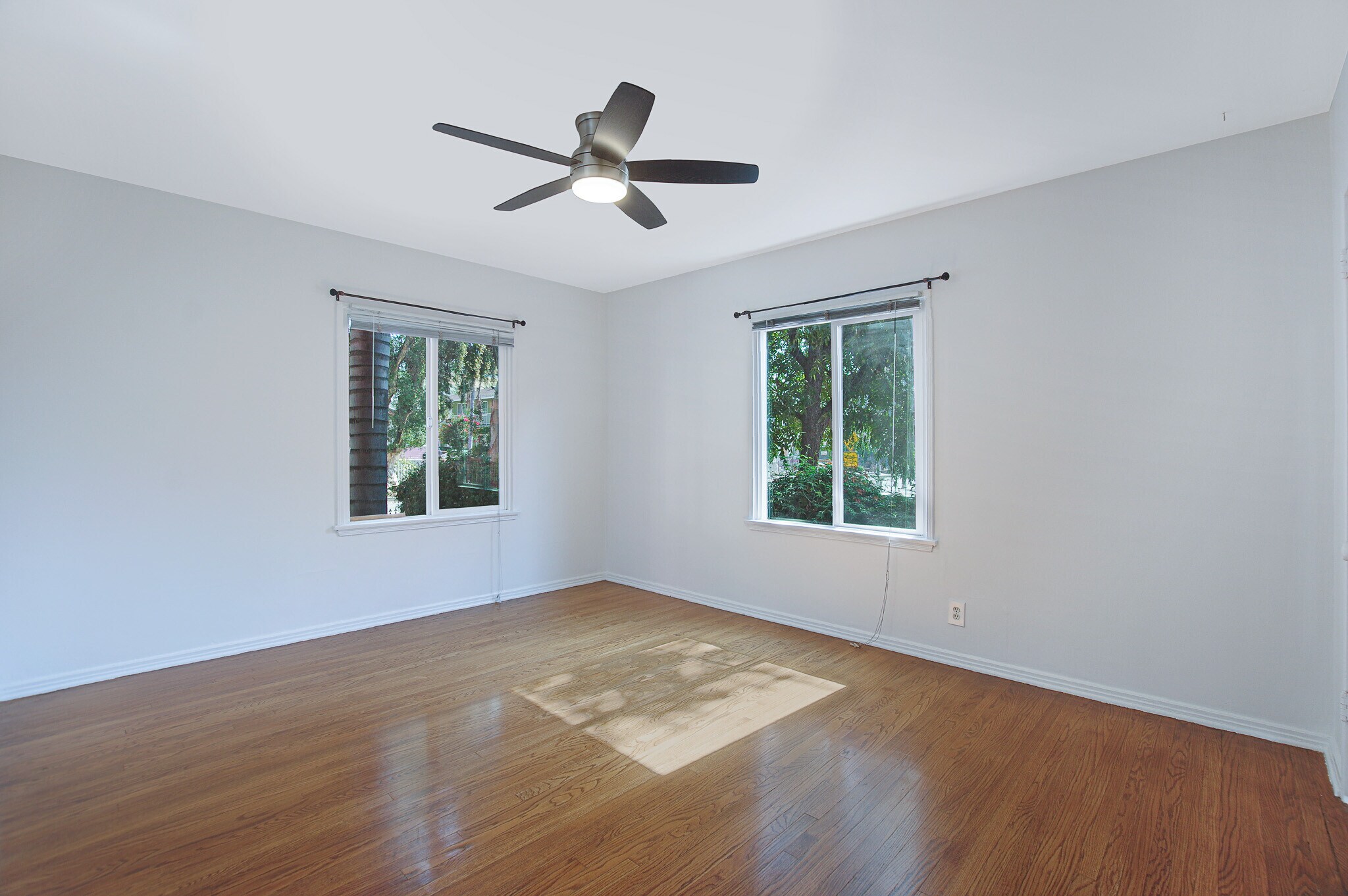 Building Photo - 615 N Coronado St