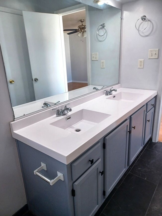 Building Photo - Glenwood