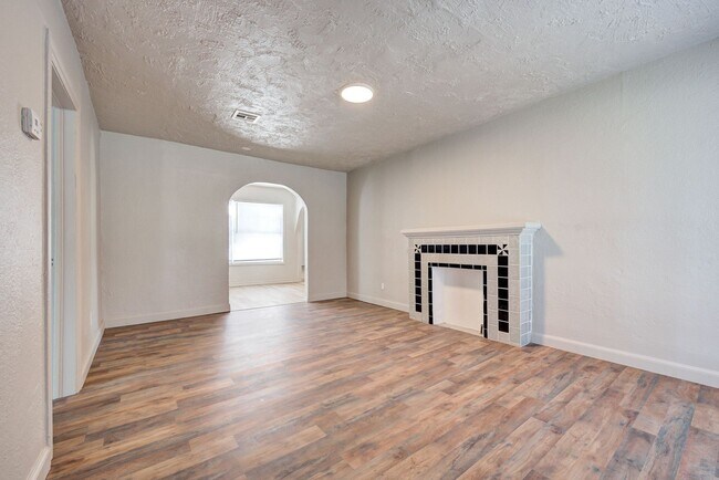 Building Photo - 1426 NE 24th St