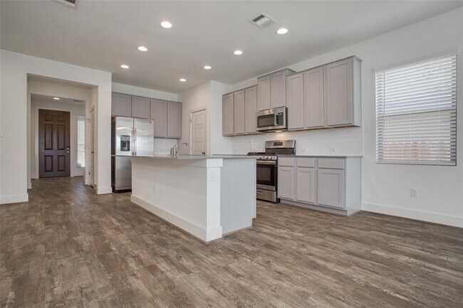 Building Photo - 620 Golden Glory Rd