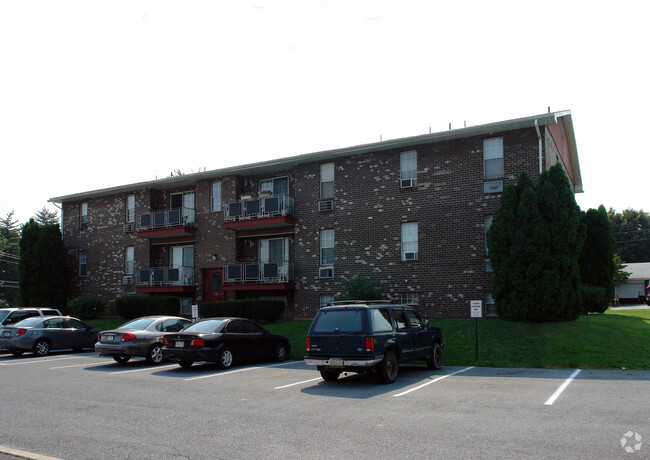 Building Photo - West End Apartments