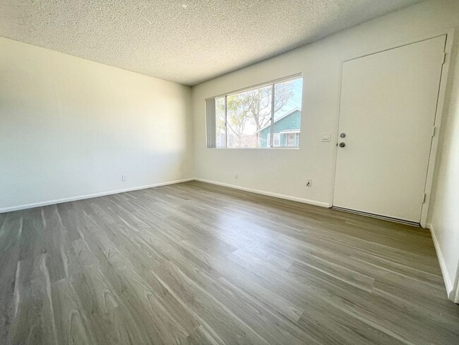 Building Photo - Studio West of PCH!