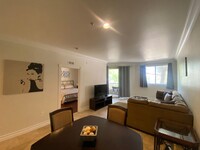 Building Photo - Lovely furnished 2 bedroom at The Meridian...