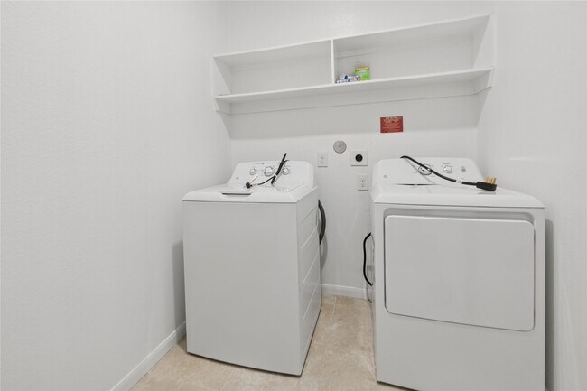 Building Photo - 2111 Levant Ln