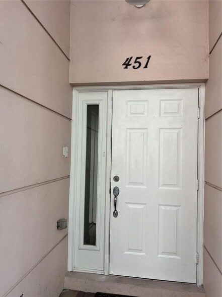 Building Photo - 451 NE 1st St