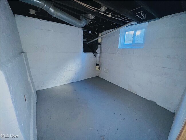 Building Photo - 308 Cole Ave