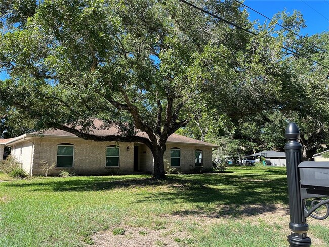 Building Photo - 304 S Shadowbend Dr