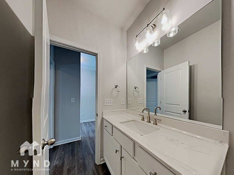 Building Photo - 719 Riverwood Pass