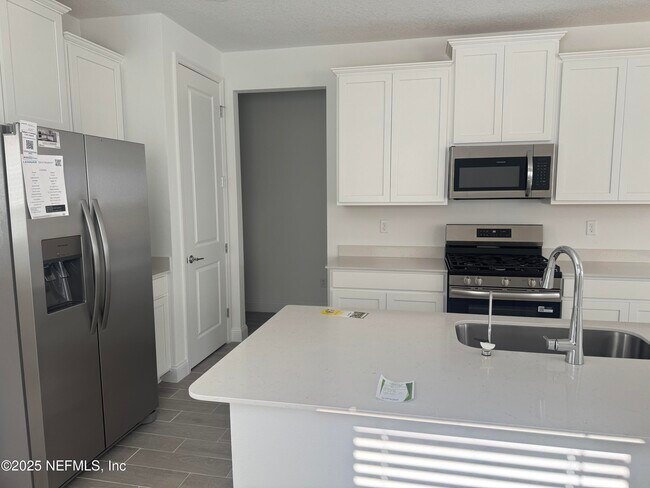 Building Photo - 113 Pentwater Rd