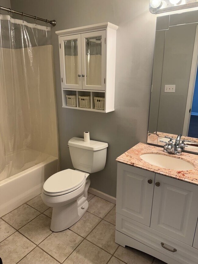 Building Photo - Knoxville 37918 - Beautiful 3 bedroom, 2 bath home in the heart of Powell - Contact Lisa Vineyard...